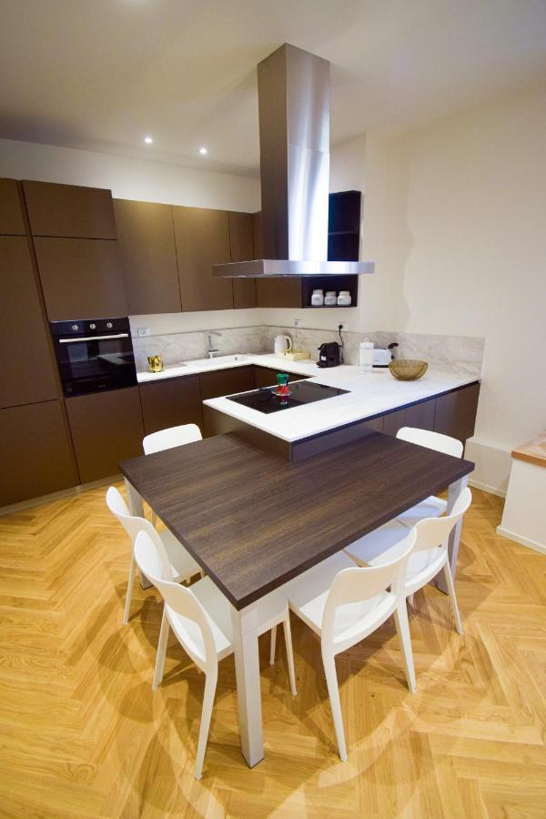 Sibilla Suite Apartment - Via Piella 14 Болонья Экстерьер фото